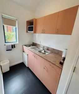 Bush Inn Court Motel - 38