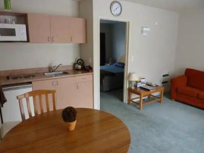 Bush Inn Court Motel - 15