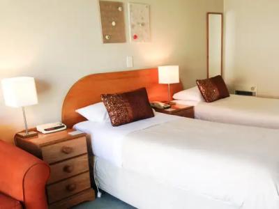 Bush Inn Court Motel - 108