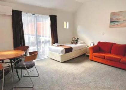 Bush Inn Court Motel - 66