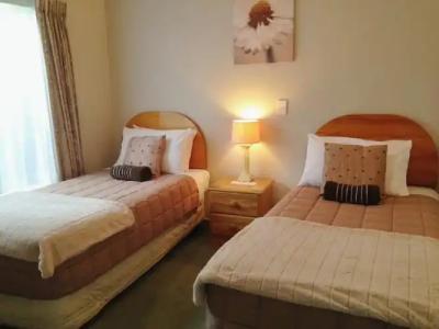 Bush Inn Court Motel - 24