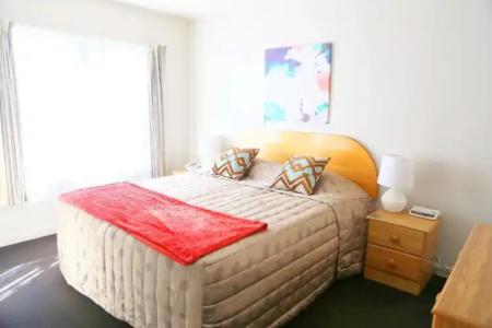 Bush Inn Court Motel - 86