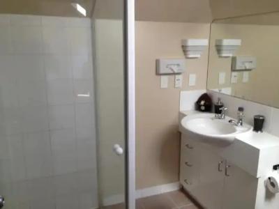 Bush Inn Court Motel - 115