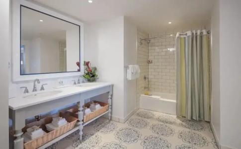 Universal's Loews Sapphire Falls Resort - 8