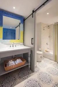 Loews Sapphire Falls Resort at Universal - 61