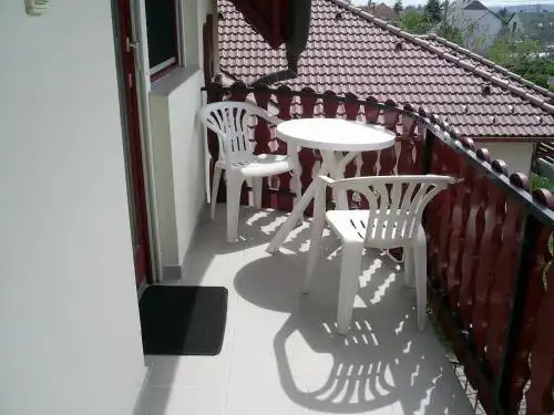 House Black - 10