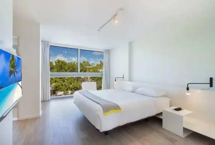 Beach Haus Key Biscayne Contemporary Apartments - 3