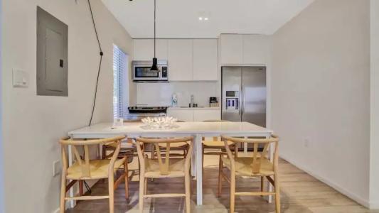 Beach Haus Key Biscayne Contemporary Apartments - 32