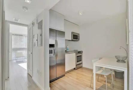 Beach Haus Key Biscayne Contemporary Apartments - 11