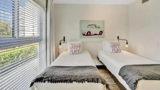 Beach Haus Key Biscayne Contemporary Apartments - 105