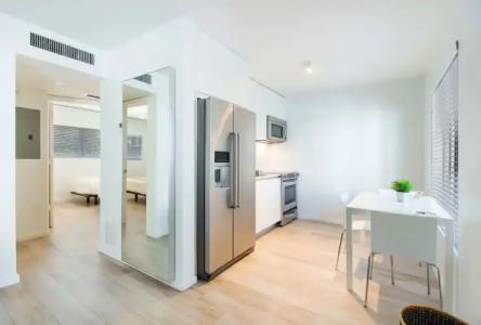 Beach Haus Key Biscayne Contemporary Apartments - 1