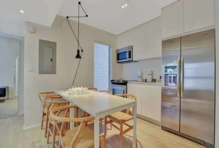 Beach Haus Key Biscayne Contemporary Apartments - 12