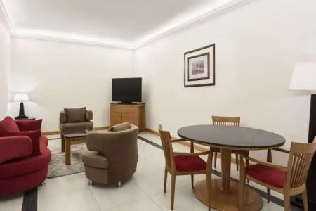 Ramada by Wyndham Qurum Beach - 8