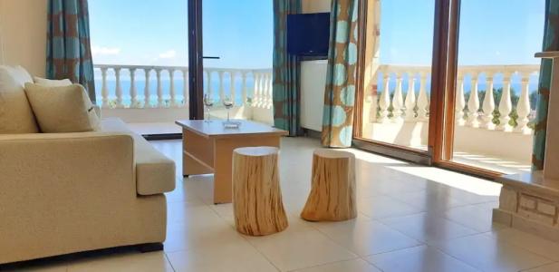 Bungalow White Apartments and Suites - 203