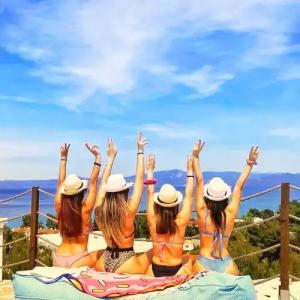 Bungalow White Apartments and Suites - 17