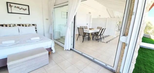 Bungalow White Apartments and Suites - 44