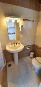 Bungalow White Apartments and Suites - 8