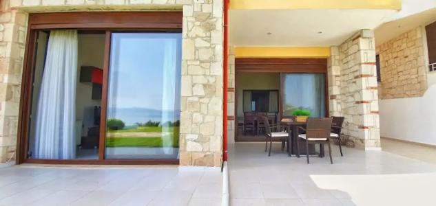 Bungalow White Apartments and Suites - 210