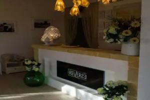 Hotel Reverse, Torre Santa Sabina