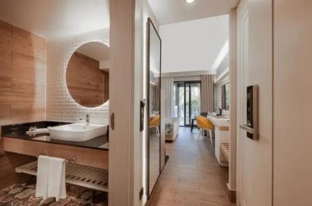 Sailor's Beach Club - 123