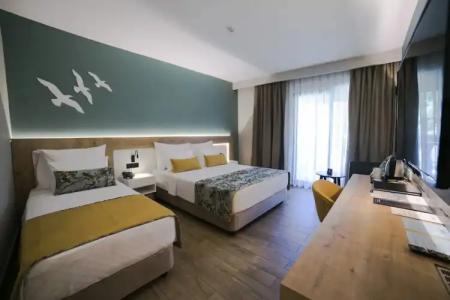 Sailor's Beach Club - 108