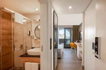 Sailor's Beach Club - 105