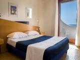 Standard Triple room with sea view
