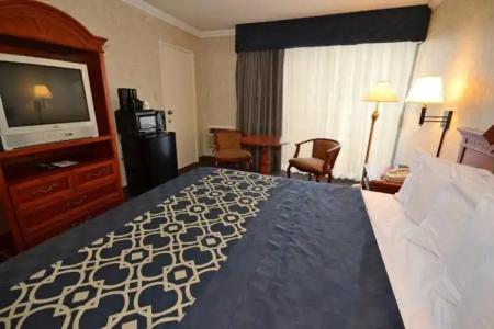 Days Inn by Wyndham Los Angeles LAX/VeniceBch/Marina DelRay - 17