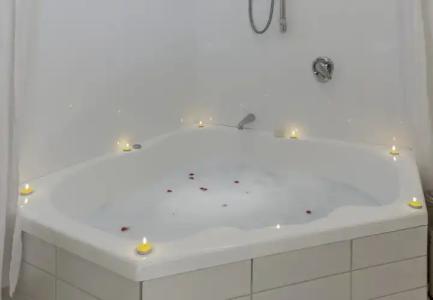 166 Majestic Court Motel - 9