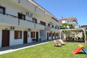 Agorastos Hotel, Kinira