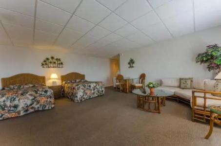 Waikiki Oceanfront Inn - 5