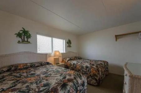 Waikiki Oceanfront Inn - 12