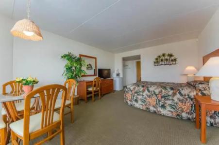 Waikiki Oceanfront Inn - 21