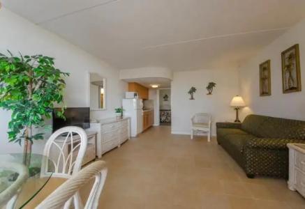 Waikiki Oceanfront Inn - 8