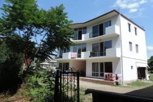 Lily Pearls Inn, Kobuleti