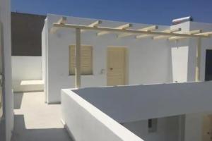 The White Suites, Adamas