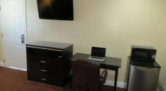 Convention Center Inn and Suites - 5