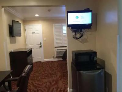 Convention Center Inn and Suites - 27