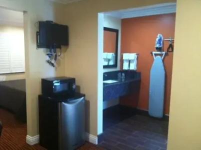 Convention Center Inn and Suites - 16