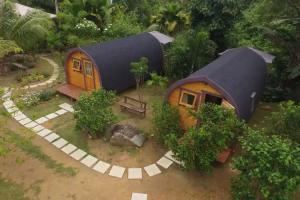 A Peace in Paradise, Baie Lazare Mahe