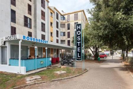Roundabout Hostel - 12