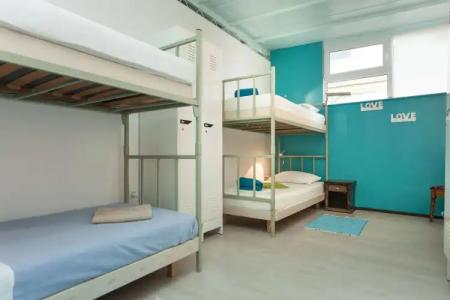 Roundabout Hostel - 8
