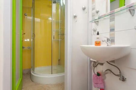 Roundabout Hostel - 22