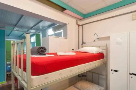 Roundabout Hostel - 7