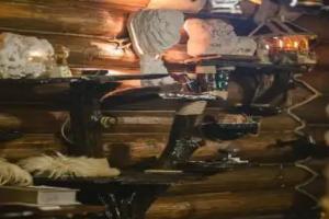 Kolyba Opryshkiv, Nizhne Selisht'ye