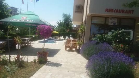 Южни нощи семеен хотел Свети Влас - 43