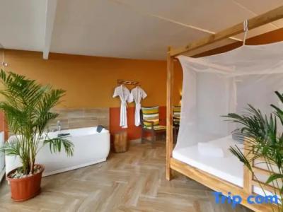 Club Himalaya, by Aces - 105