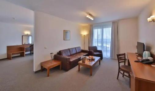 Panorama - Free EV Charging Station - 250