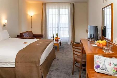 Panorama - Free EV Charging Station - 150