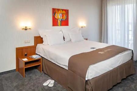 Panorama - Free EV Charging Station - 200